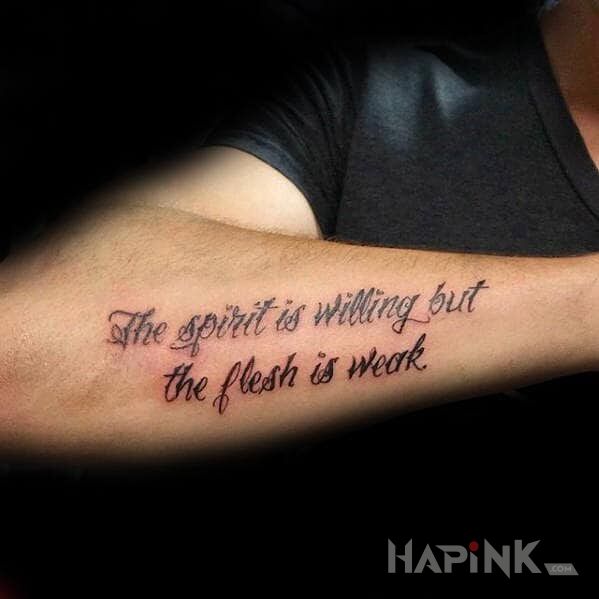 Tattoo Duch a ciało in lettering motif and calligraphy style on the forearm