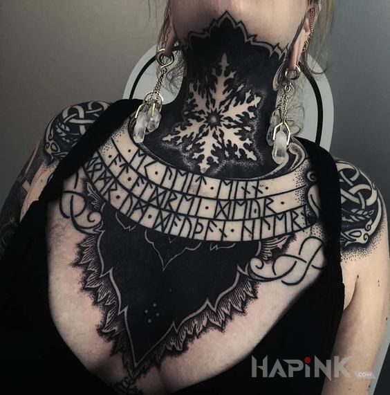 Tattoo Runy w czarnej odsłonie in black and gray motif and blackwork / blackout style on the throat