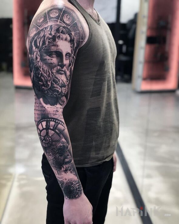 Tattoo Mądra głowa, a właściwie to dwie in 3D motif and realistic style on the upper arm