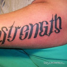 Tatuaż Strength na przedramieniu motyw: napisy styl: ambigramy