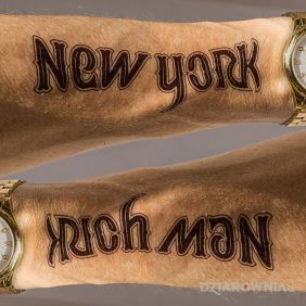 Tatuaż New York / Rich Man na przedramieniu motyw: napisy styl: ambigramy