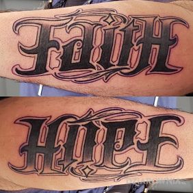Tatuaż Faith / hope na przedramieniu motyw: napisy styl: ambigramy