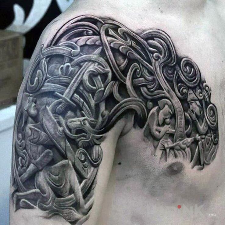 Tattoo Historia "wyrzeźbiona w drewnie" in characters motif and carved wood style on the chest