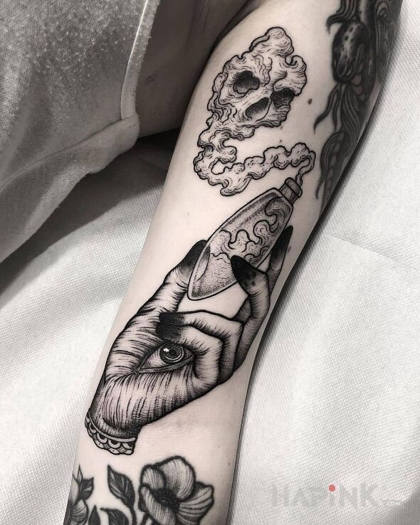 Tattoo Flakon z trucizną in black and gray motif and graphic / illustrative style on the upper arm