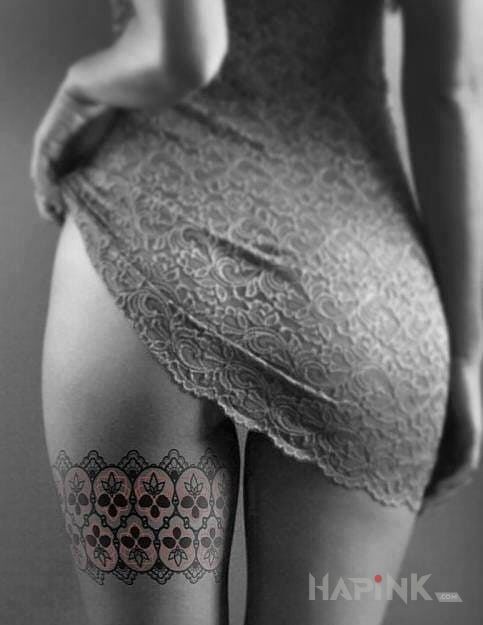 Tattoo Meksykanskie czaszki in skulls motif on the leg