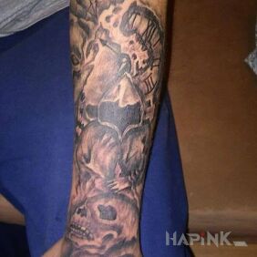 Tattoo Sleeve on the forearm motif: skulls