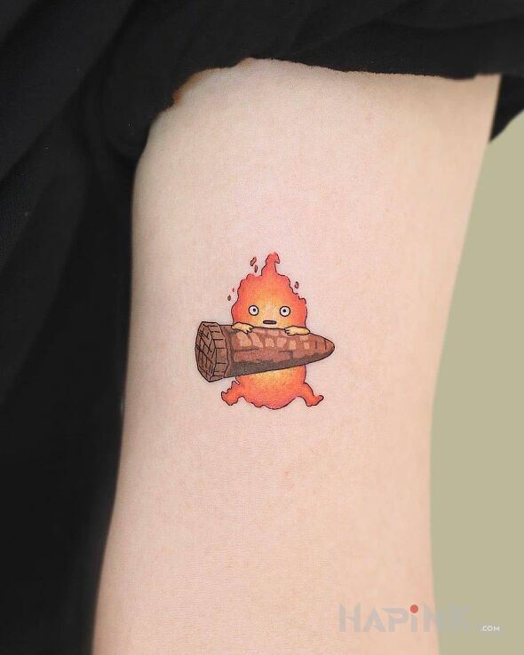 Tattoo Mały płomyczek in characters motif and minimalistic style on the upper arm