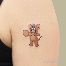 Tatuaż Jerry na ramieniu motyw: postacie styl: minimalistyczne