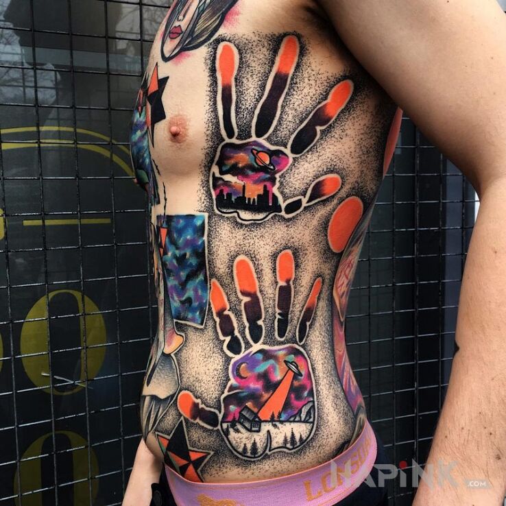 Tattoo Sceny z kosmitami in other motif on the chest
