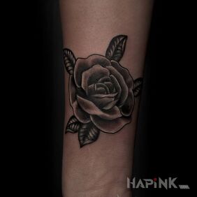Tattoo Rose in old-school on the forearm motif: flowers