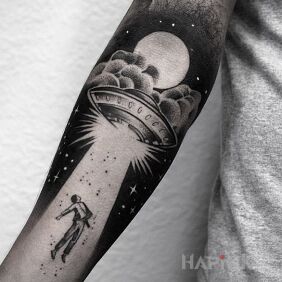 Tattoo Ufo ship On the arm motif: science fiction style: graphic / illustrative