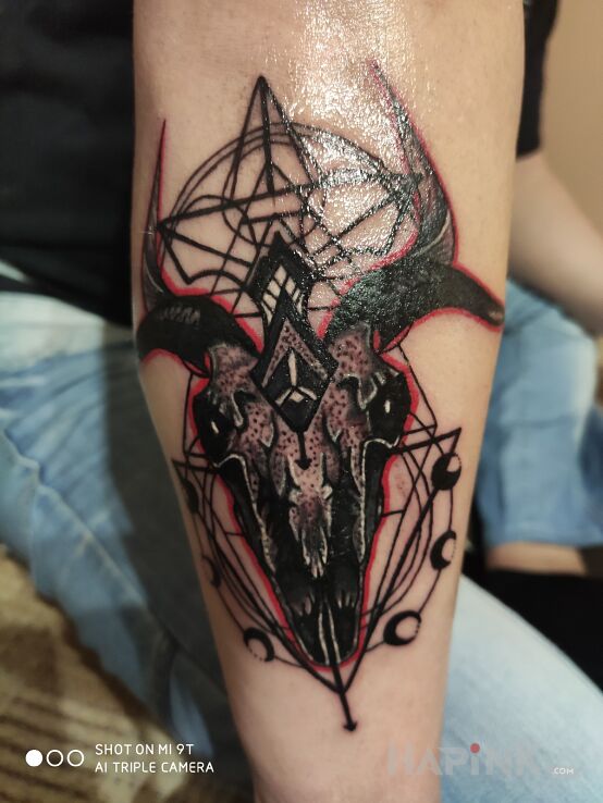 Tattoo Koziorożec in zodiac signs motif and graphic / illustrative style on the forearm