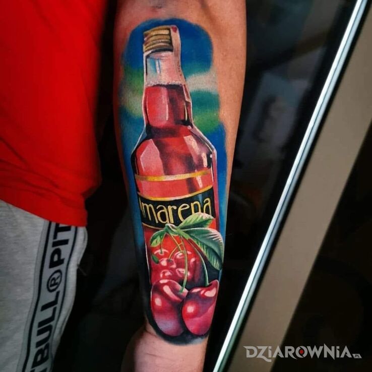 Tatuaż Eeeee Amarena! w motywie przedmioty i stylu realistyczne na przedramieniu