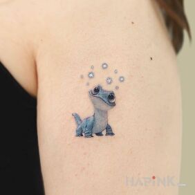 Tattoo Little lizard ❤❤❤ on the upper arm motif: animals style: minimalistic