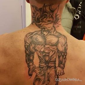 Tatuaż Miał być Songo na plecach motyw: czarno-szare