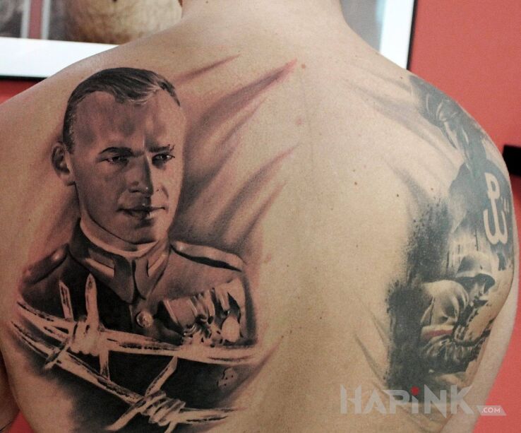 Tattoo Witold Pilecki in patriotic motif on the shoulder blades