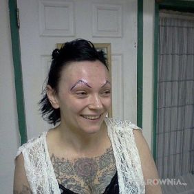 Tatuaż Wytatuowane brwi na twarzy motyw: pozostałe