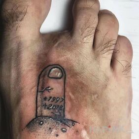 Tattoo Toe by toe on the foot motif: black and gray style: graphic / illustrative