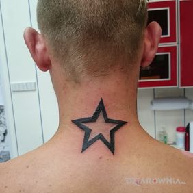 Tatuaż Gwiazda na karku motyw: pozostałe