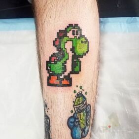 Tattoo Crock on the calf motif: pixelated