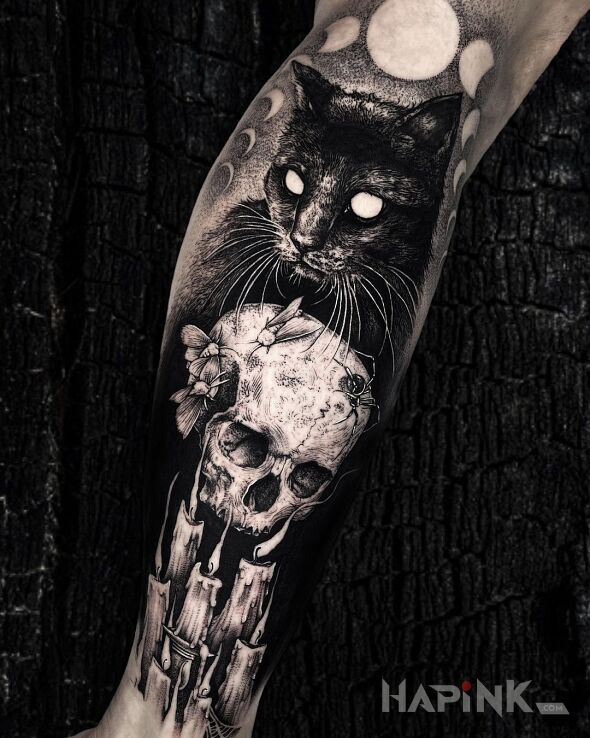 Tattoo Czarne kocisko in black and gray motif and realistic style on the calf