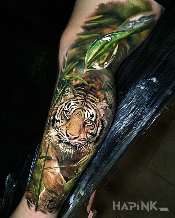 Tattoo Tygrys in animals motif and realistic style on the leg