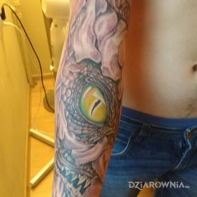 Tatuaż Oczko :-) na ramieniu motyw: rękawy