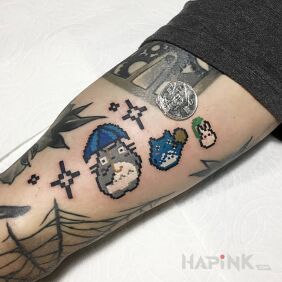 Tattoo Pixel kittens on the upper arm motif: pixelated