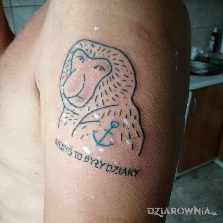 Tatuaż Kiedyś to były dziary w motywie czarno-szare i stylu graficzne / ilustracyjne na ramieniu