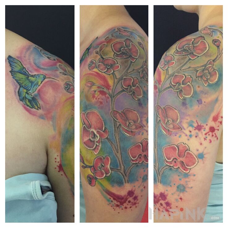 Tattoo Abstrakcyjnie i niepowtarzalnie in flowers motif on the shoulder blades