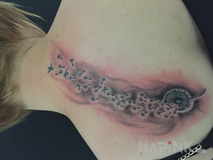 Tattoo Dmuchawce... in other motif on the shoulder blades