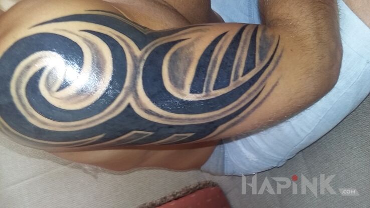 Tattoo Trbal in tribal style on the upper arm