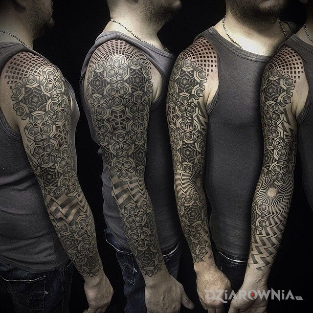 Tatuaż wzorzysty rękaw w motywie rękawy na ramieniu