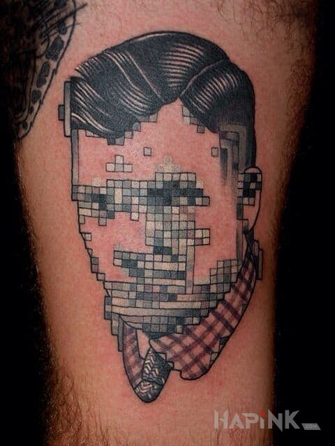 Tattoo Zamazana twarz in pixelated motif and graphic / illustrative style on the upper arm