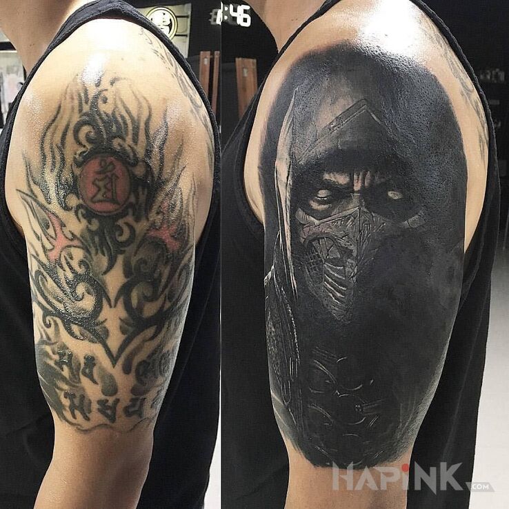 Tattoo Czarny jak kominiarz skorpion in characters motif and realistic style on the upper arm