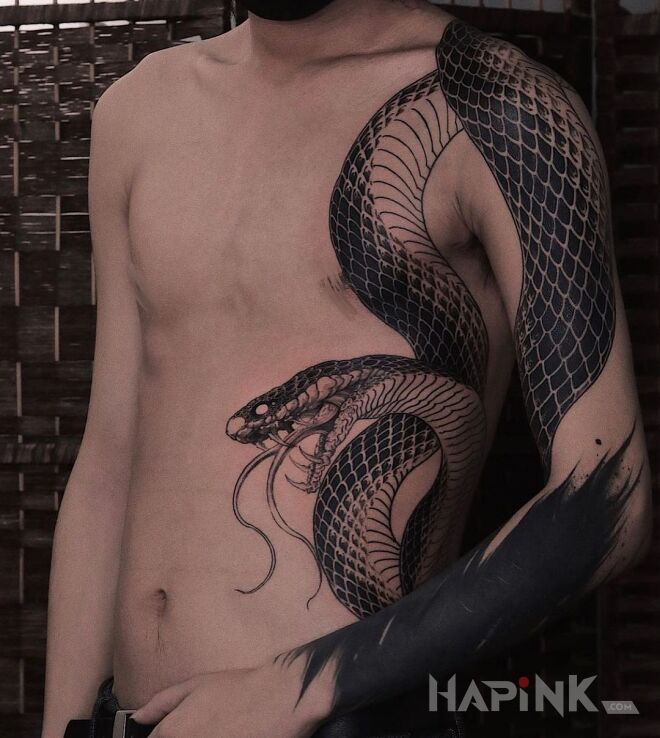 Tattoo Wielki wąż in animals motif and graphic / illustrative style on the forearm