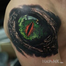 Tattoo Dragon eye on the upper arm motif: 3D