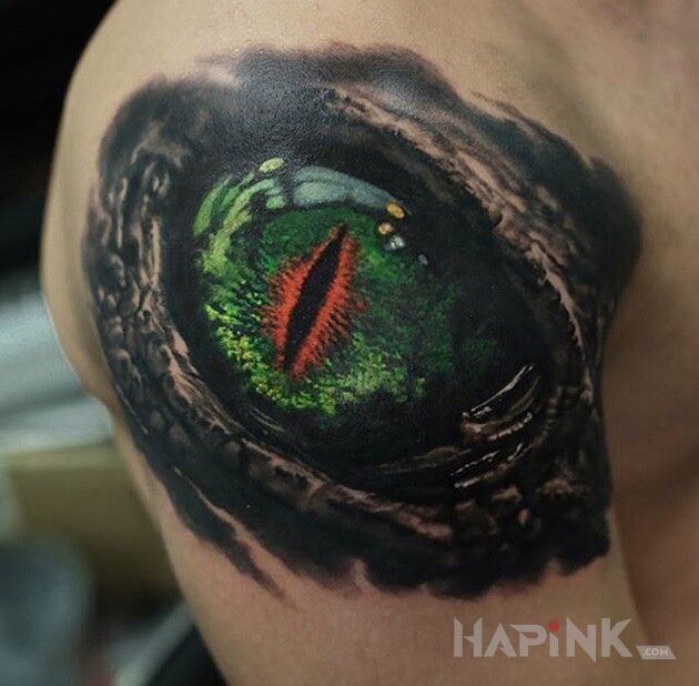 Tattoo Smocze oko in 3D motif on the upper arm