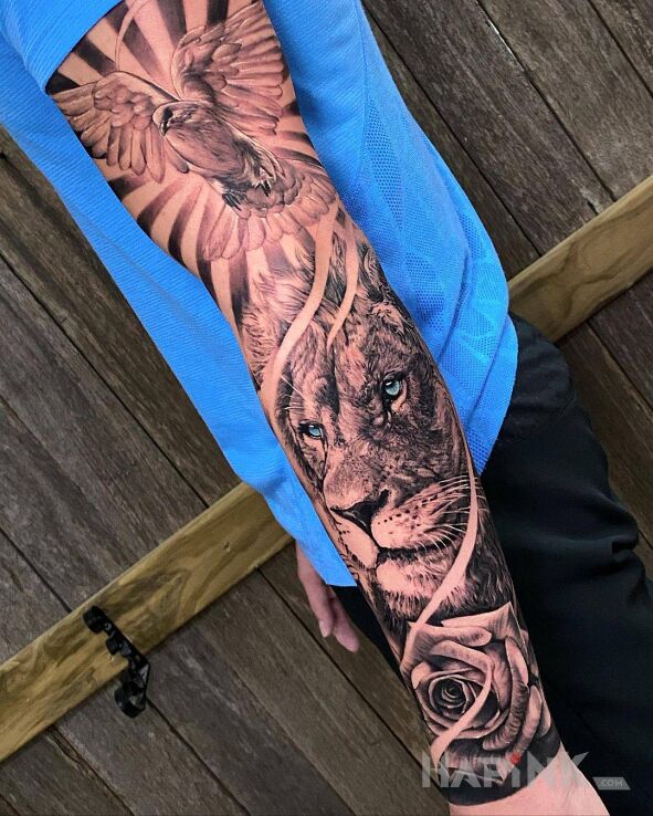 Tattoo Gołąb znakiem pokoju in black and gray motif and realistic style on the upper arm