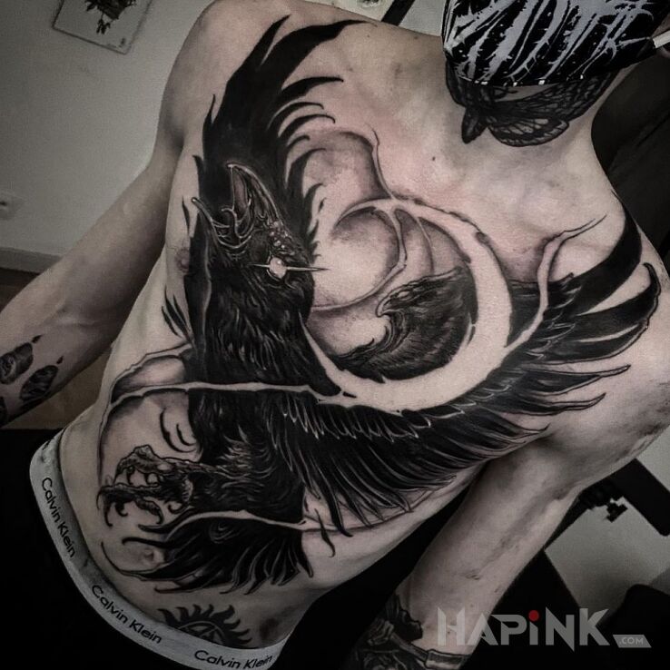 Tattoo Wielgachny kruk in black and gray motif and graphic / illustrative style on the chest