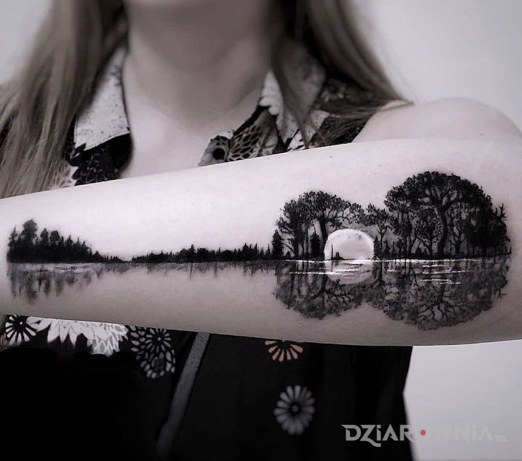Tatuaż leśny krajobraz w motywie pozostałe i stylu graficzne / ilustracyjne na przedramieniu