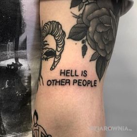 Tatuaż Hell is other people na ramieniu motyw: napisy