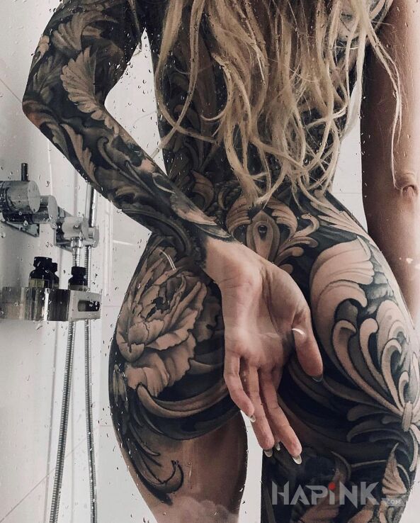 Tattoo Akantowy tylek in black and gray motif and realistic style on the forearm