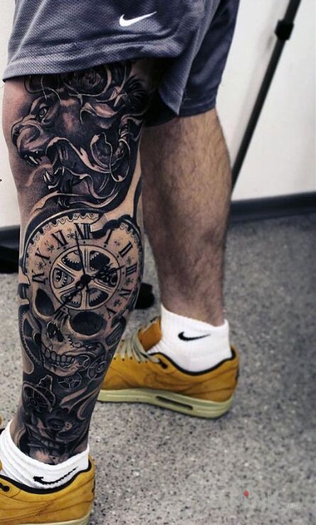 Tattoo Cała noga wytatuowana in animals motif on the leg