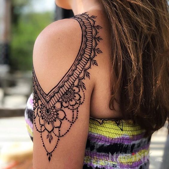 Tattoo Prześliczne ozdoby in black and gray motif and graphic / illustrative style on the shoulder