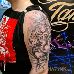 Tattoo Tiger/Snake Tiger&Snake on the upper arm motif: animals style: graphic / illustrative