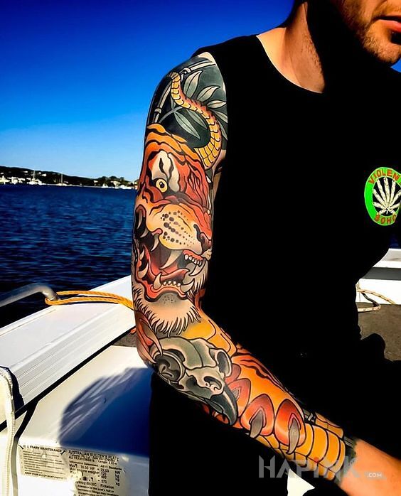 Tattoo Tygrys na jachcie in animals motif and neo-traditional style on the upper arm