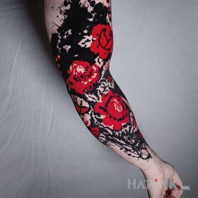 Tattoo Roses unlike any other on the upper arm motif: pixelated style: graphic / illustrative