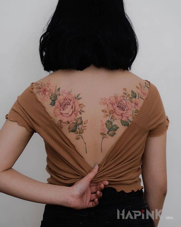 Tattoo Śliczne róże na łopatkach in flowers motif and realistic style on the shoulder blades