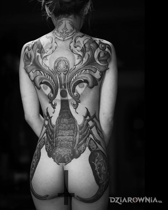 Tatuaż calkiem duzy skorpion w motywie zwierzęta i stylu realistyczne na plecach